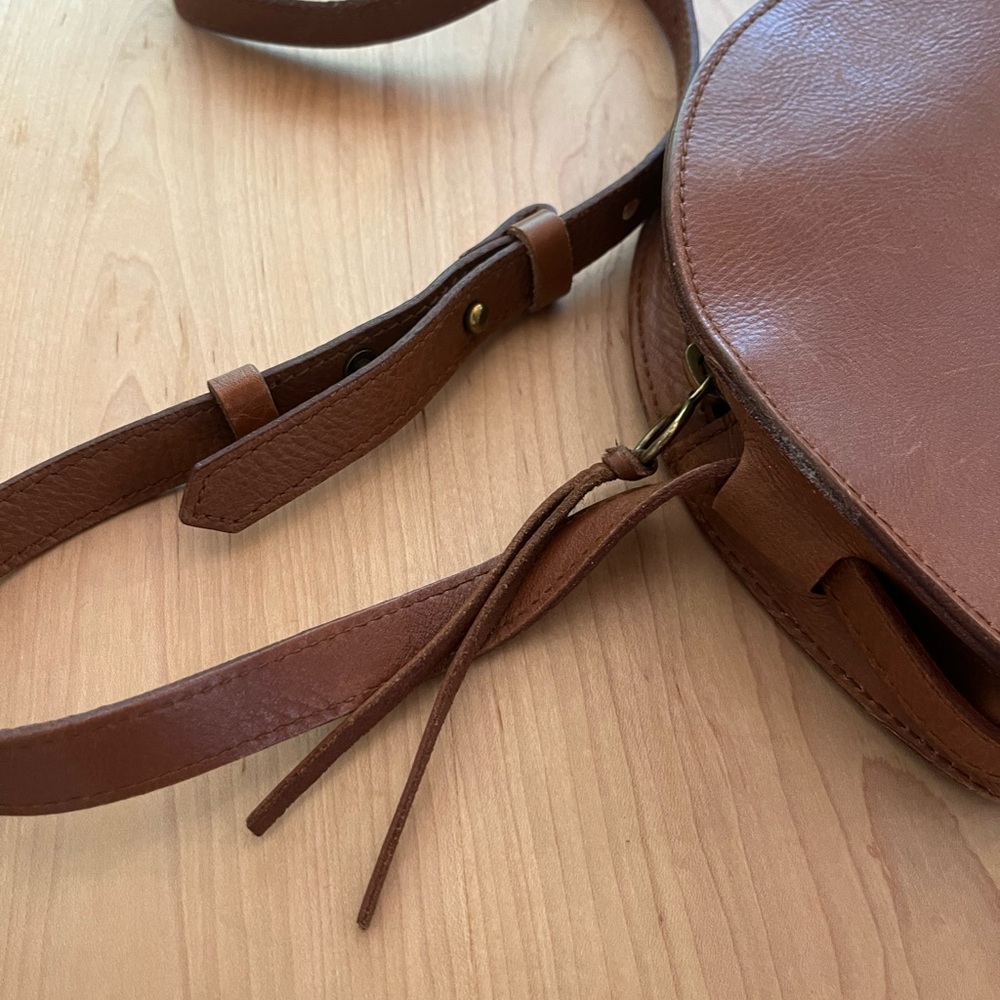 Madewell “The Simple Half Moon” Brown Crossbody Bag - Picture 4 of 8
